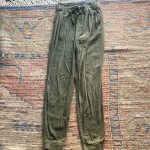 Hollister olive green pants